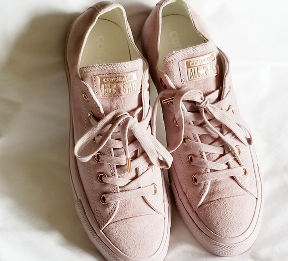 chuck taylor all star suede low top